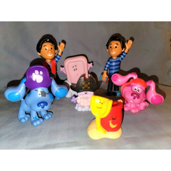 BLUE'S CLUES (set of 7) Figures Josh, Blue, Magenta, Slippery Soap, Shovel, Pail - Picture 1 of 4